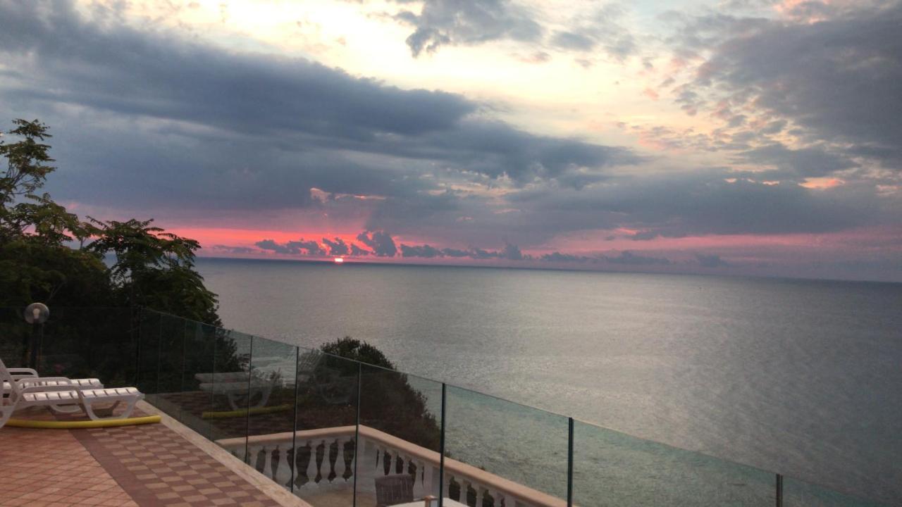 Casa Elvira Bed & Breakfast Isola Di Capo Rizzuto Exterior photo